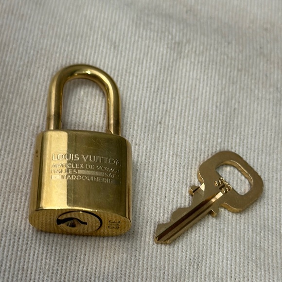 Louis Vuitton articles de voyage malles limited edition lock and key - Picture 6 of 6